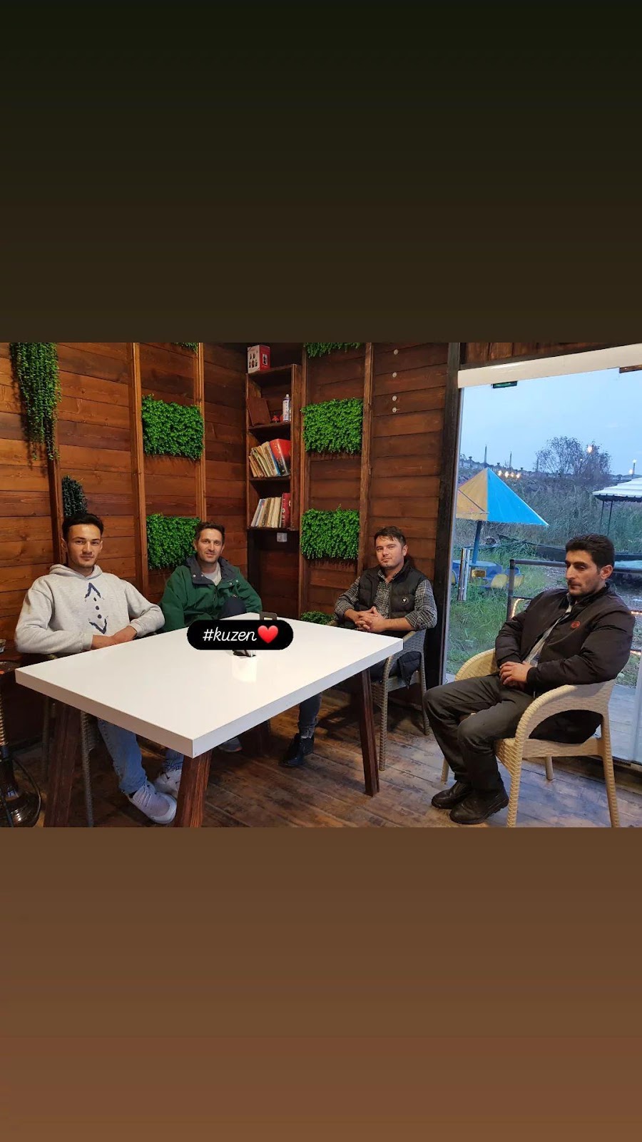 کافه ویو، تصویر ۴