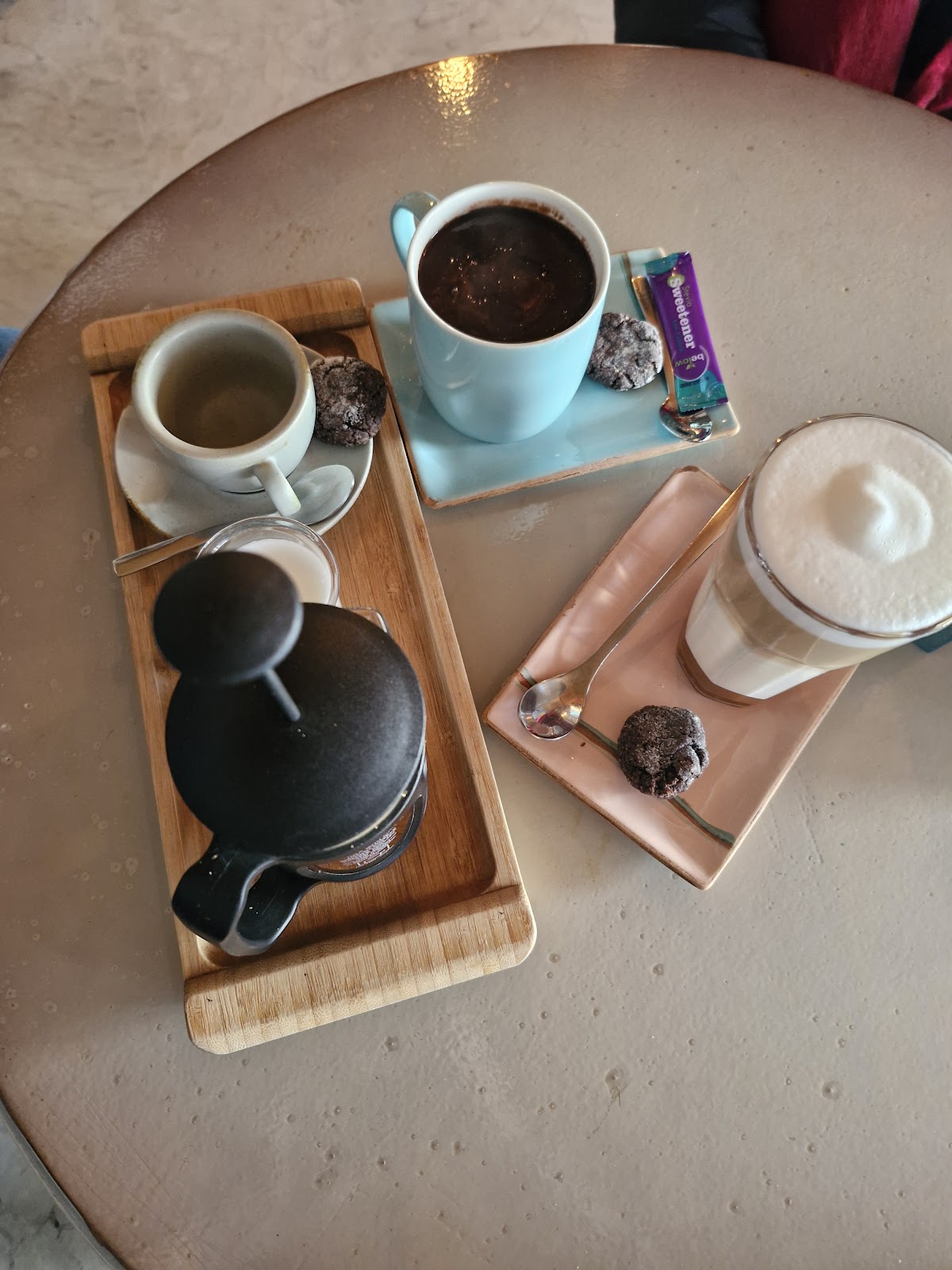 روگا کافه، تصویر ۴
