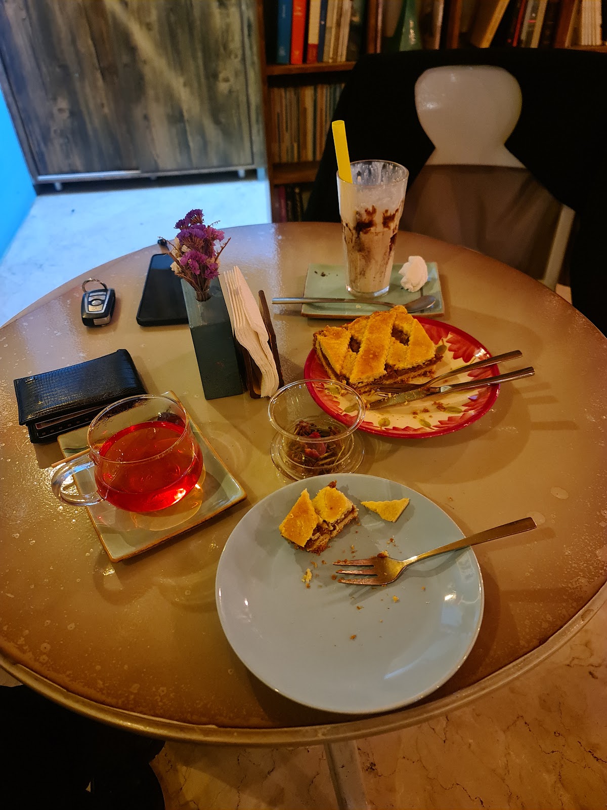 روگا کافه، تصویر ۷
