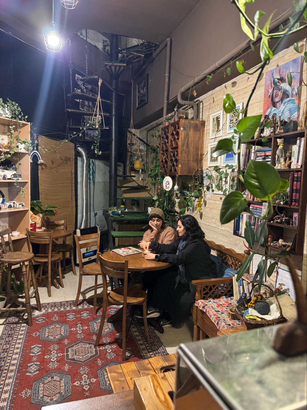 کافه کورال، تصویر ۳