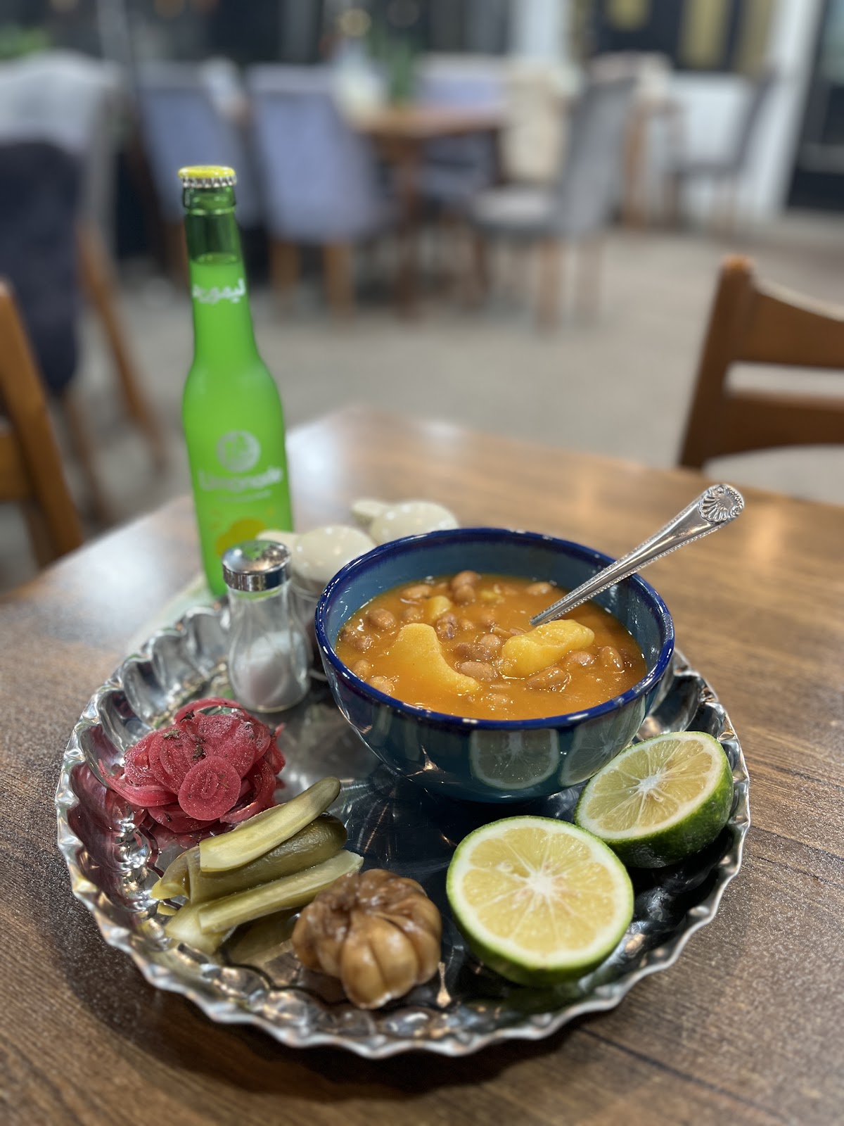 کافه ریو، تصویر ۲