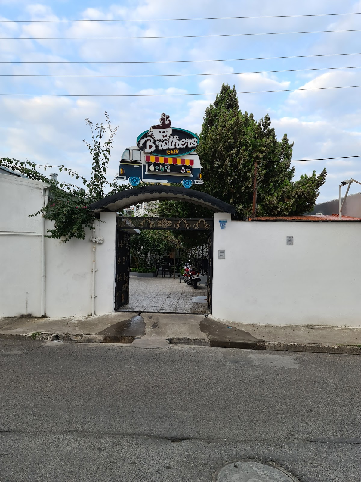 Cafe Brothers کافه برادران، تصویر ۴