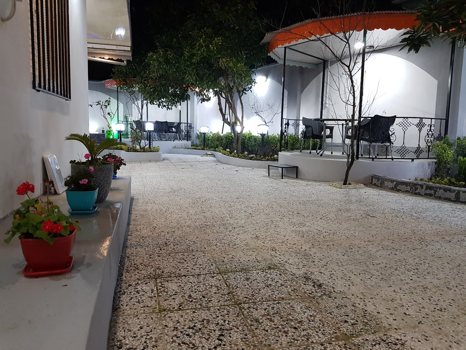Cafe Brothers کافه برادران، تصویر ۵