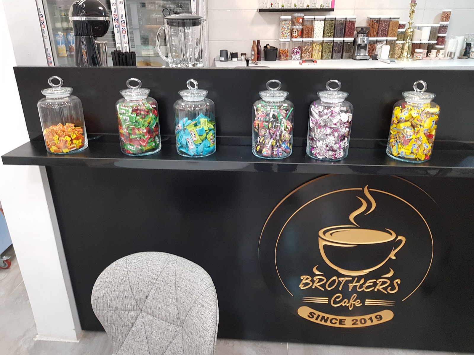 Cafe Brothers کافه برادران، تصویر ۶