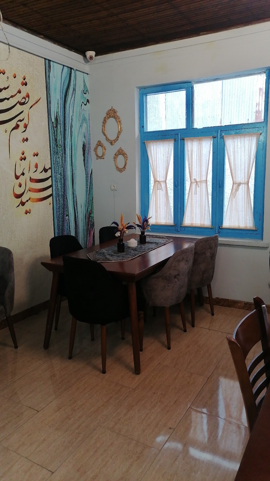 کافه رستوران رومانو، تصویر ۲
