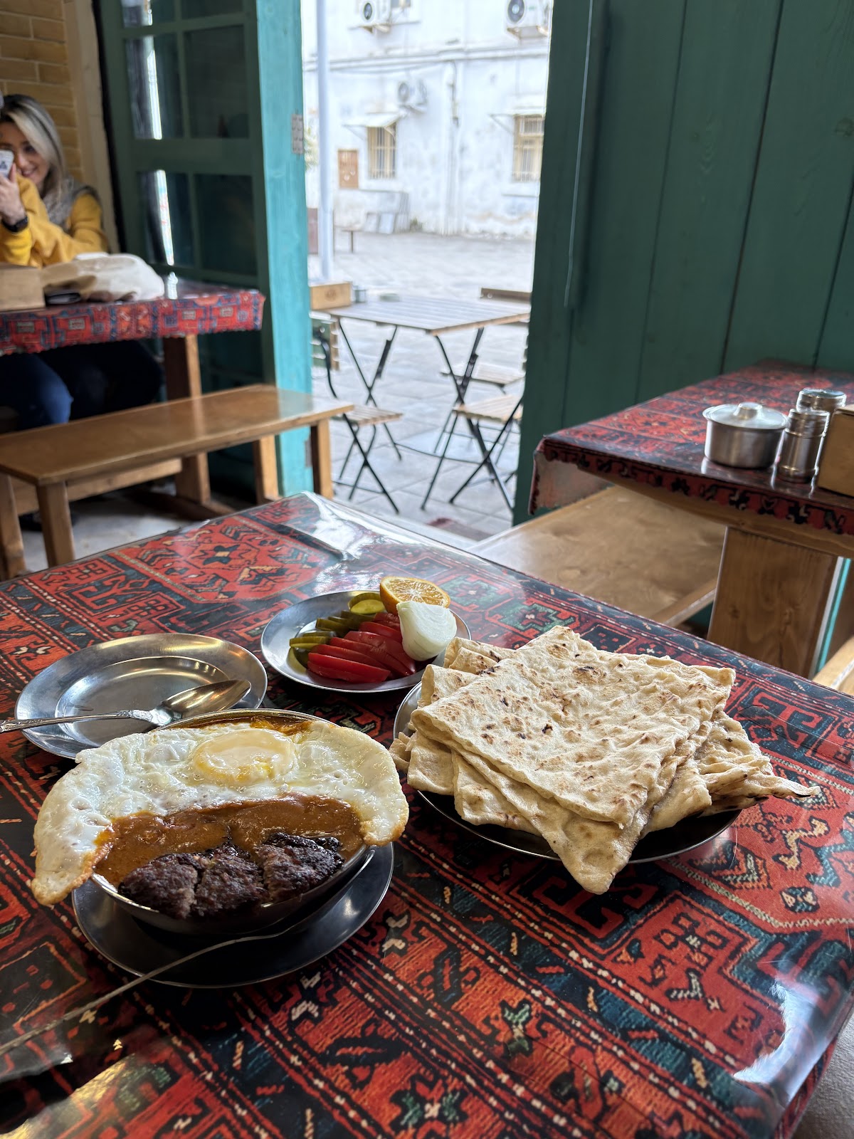کافه رشت، تصویر ۲
