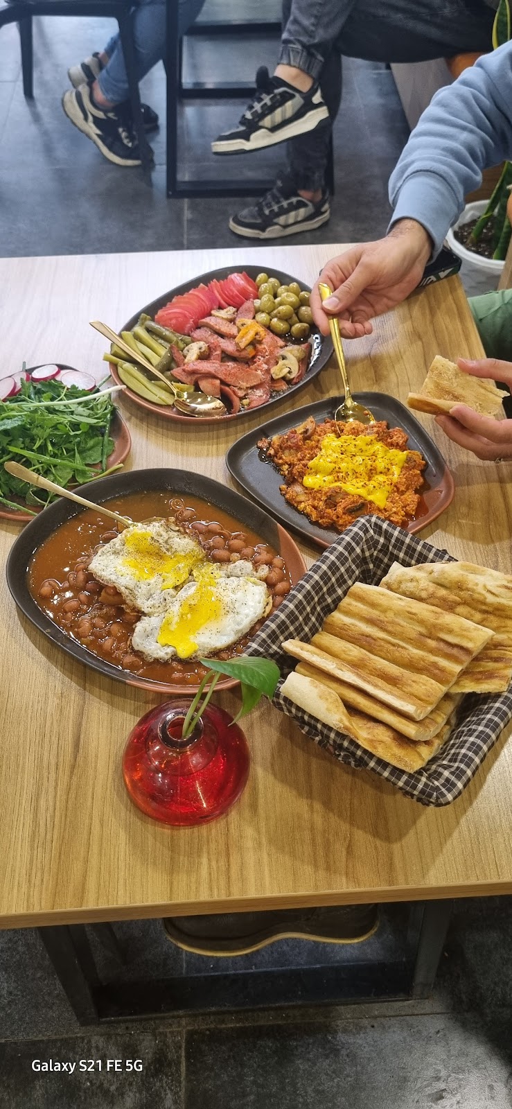 کافه اسکانیا، تصویر ۲