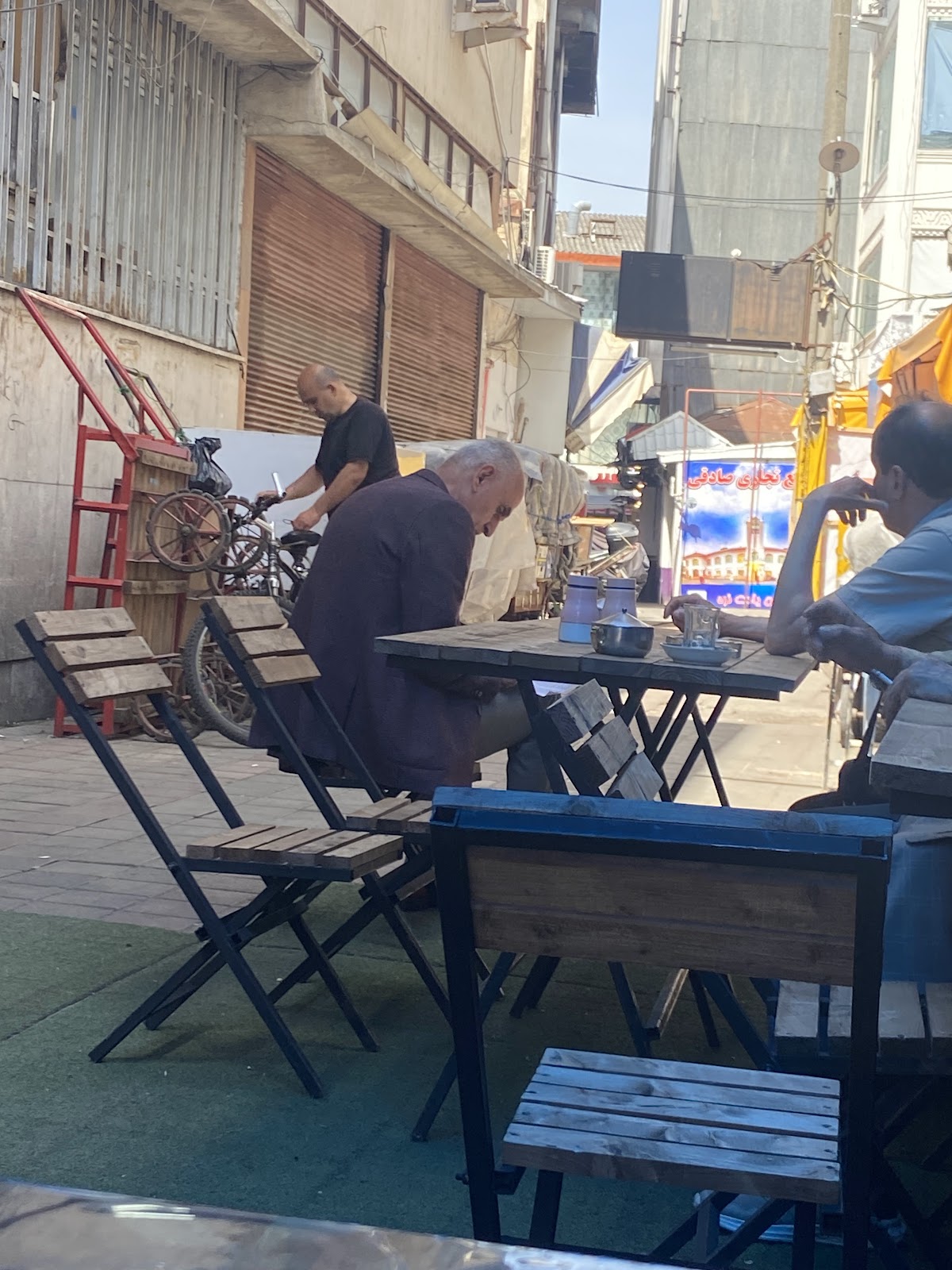 چایخانه فرزاد، تصویر ۲