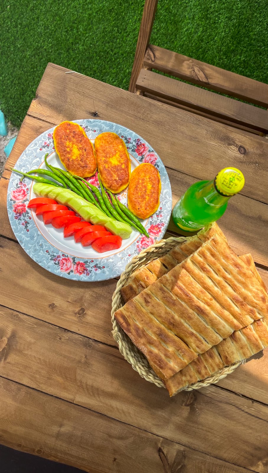 کافه امی گیلان، تصویر ۲
