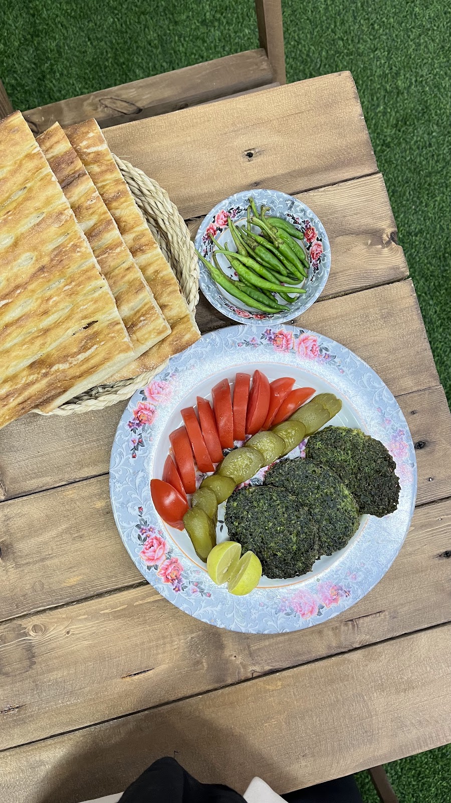 کافه امی گیلان، تصویر ۵