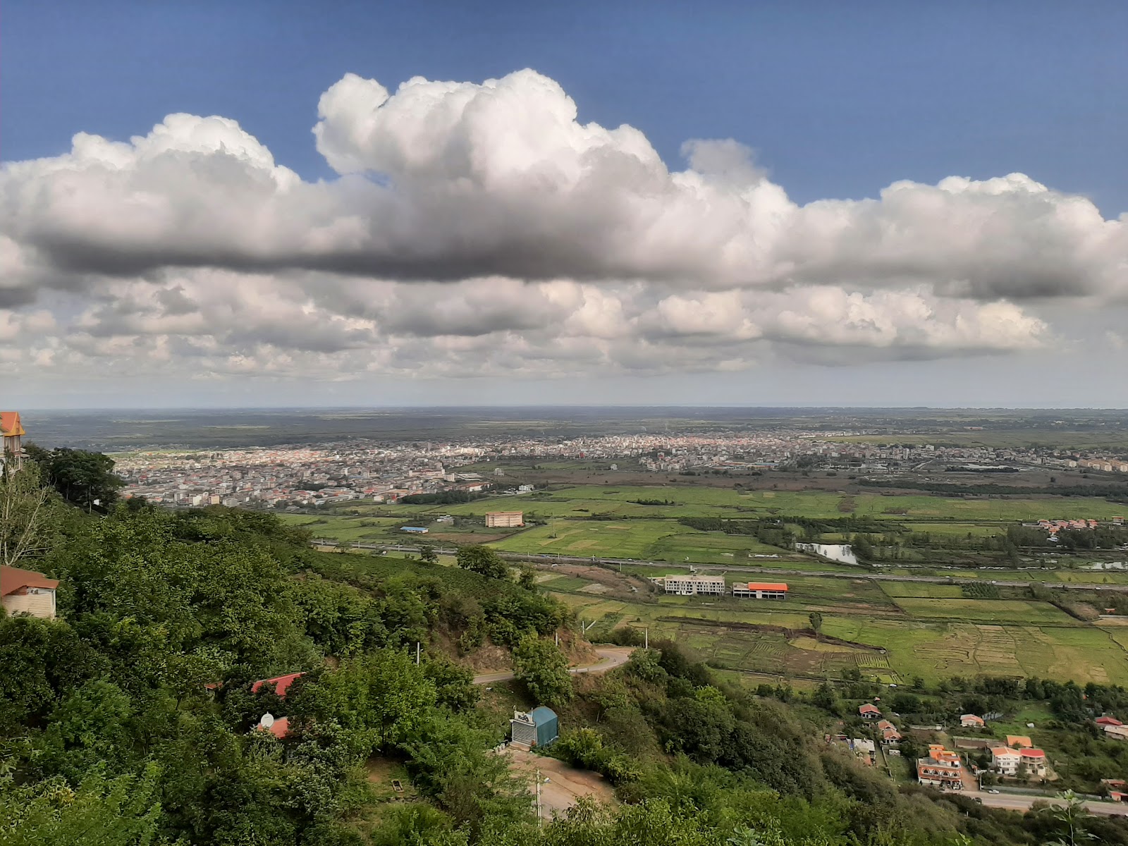 کافه بام لنگرود، تصویر ۳
