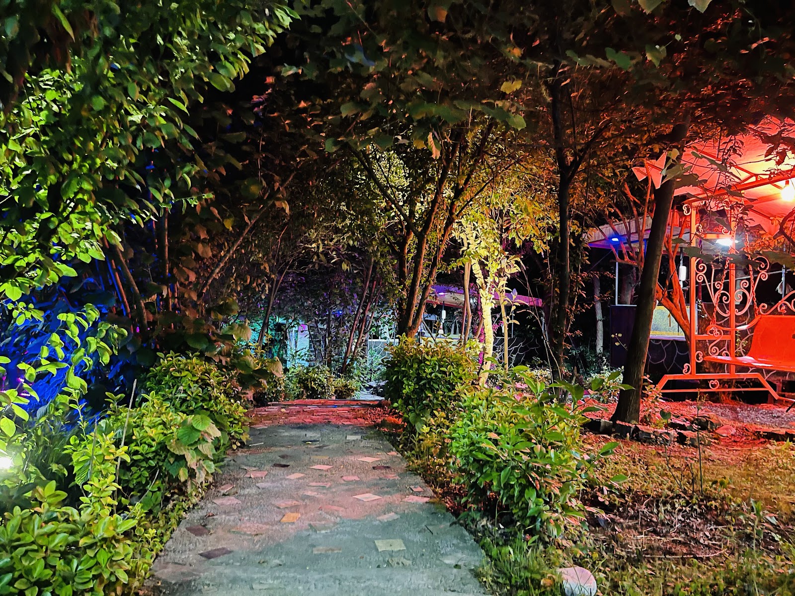 سفره خانه باغ بهشت، تصویر ۳
