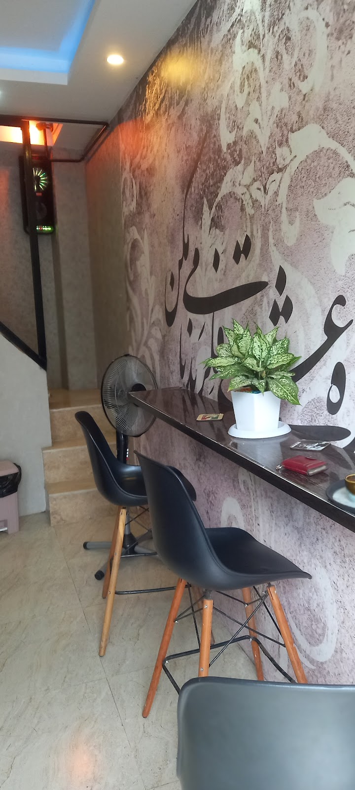 کافی شاپ شاد، تصویر ۴