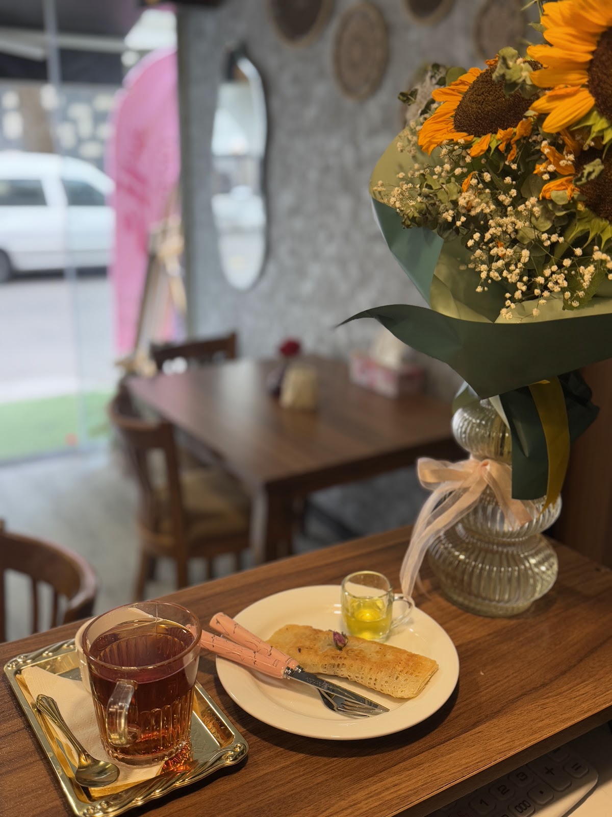 کافه رُزِت، تصویر ۴