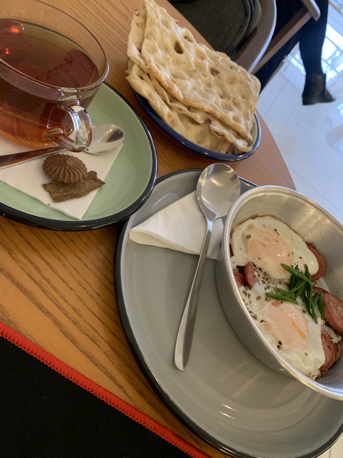 کافه امید، تصویر ۵