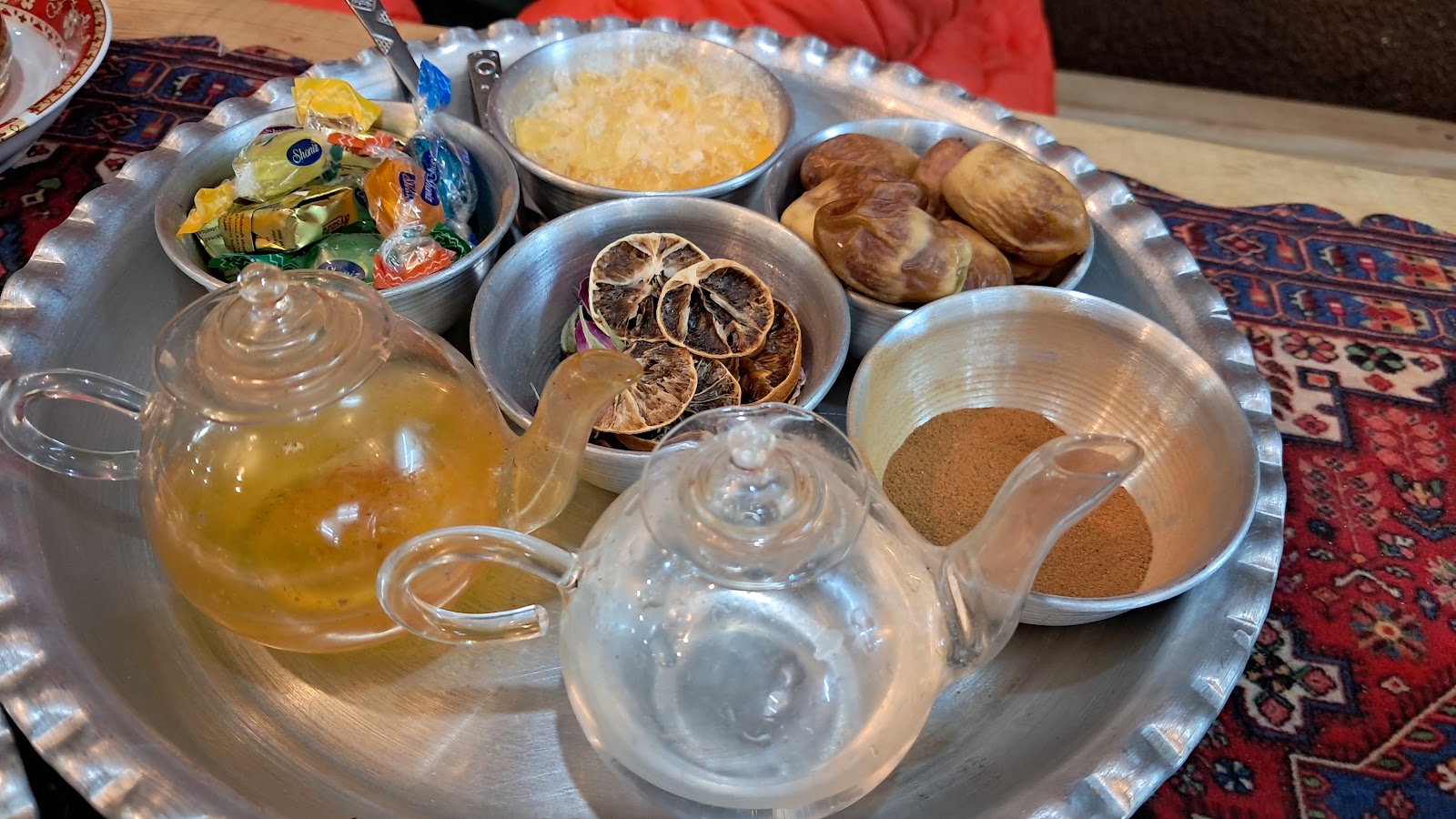 تی باچی، تصویر ۲