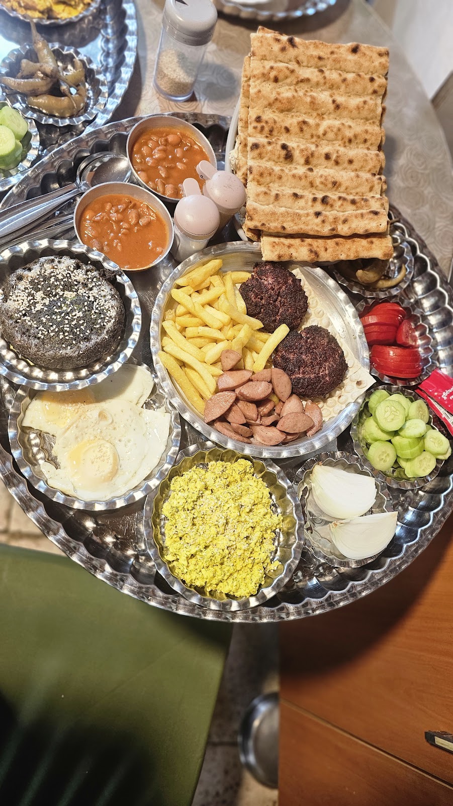 کافه چرخ، تصویر ۲