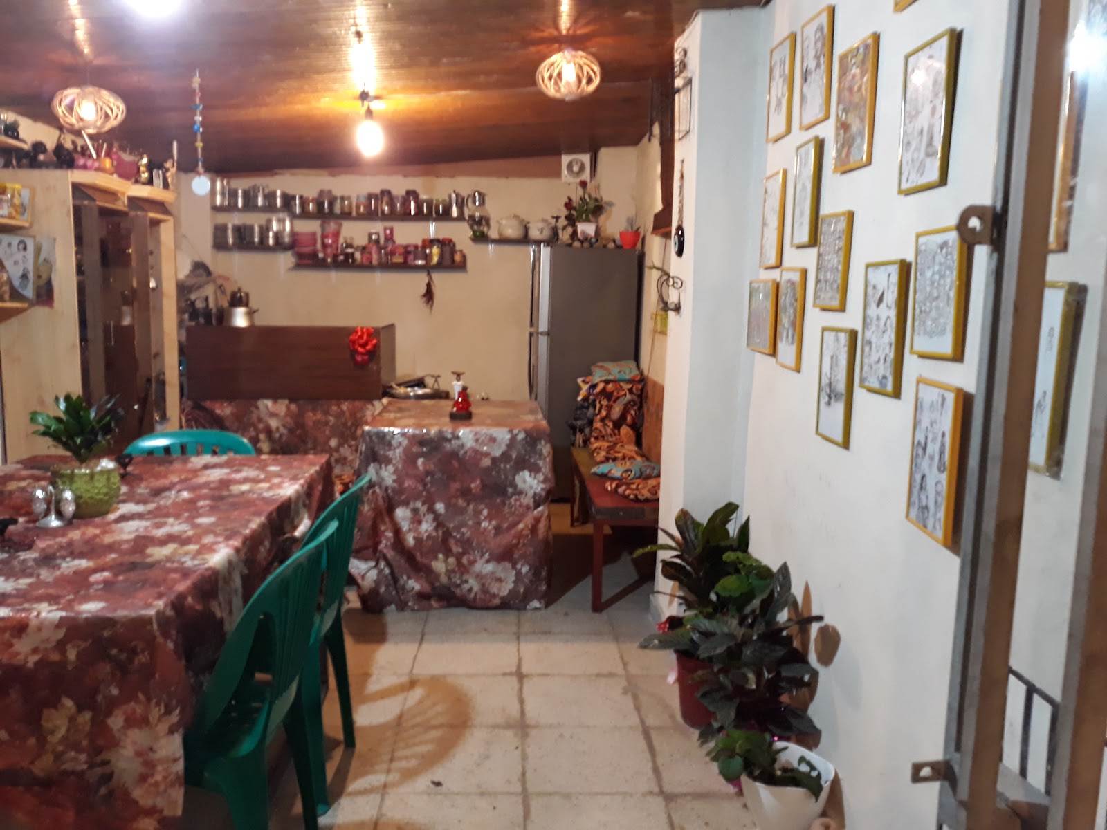 کافه چرخ، تصویر ۴