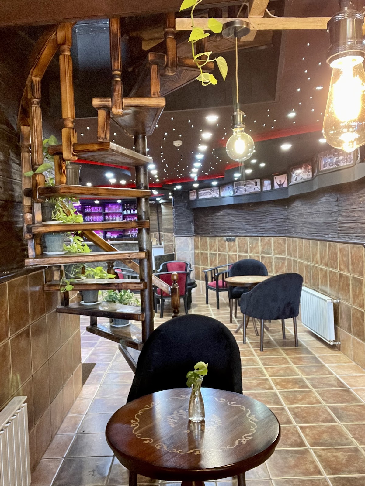 کافه میلان، تصویر ۳