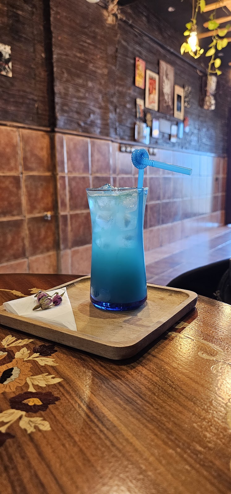 کافه میلان، تصویر ۷