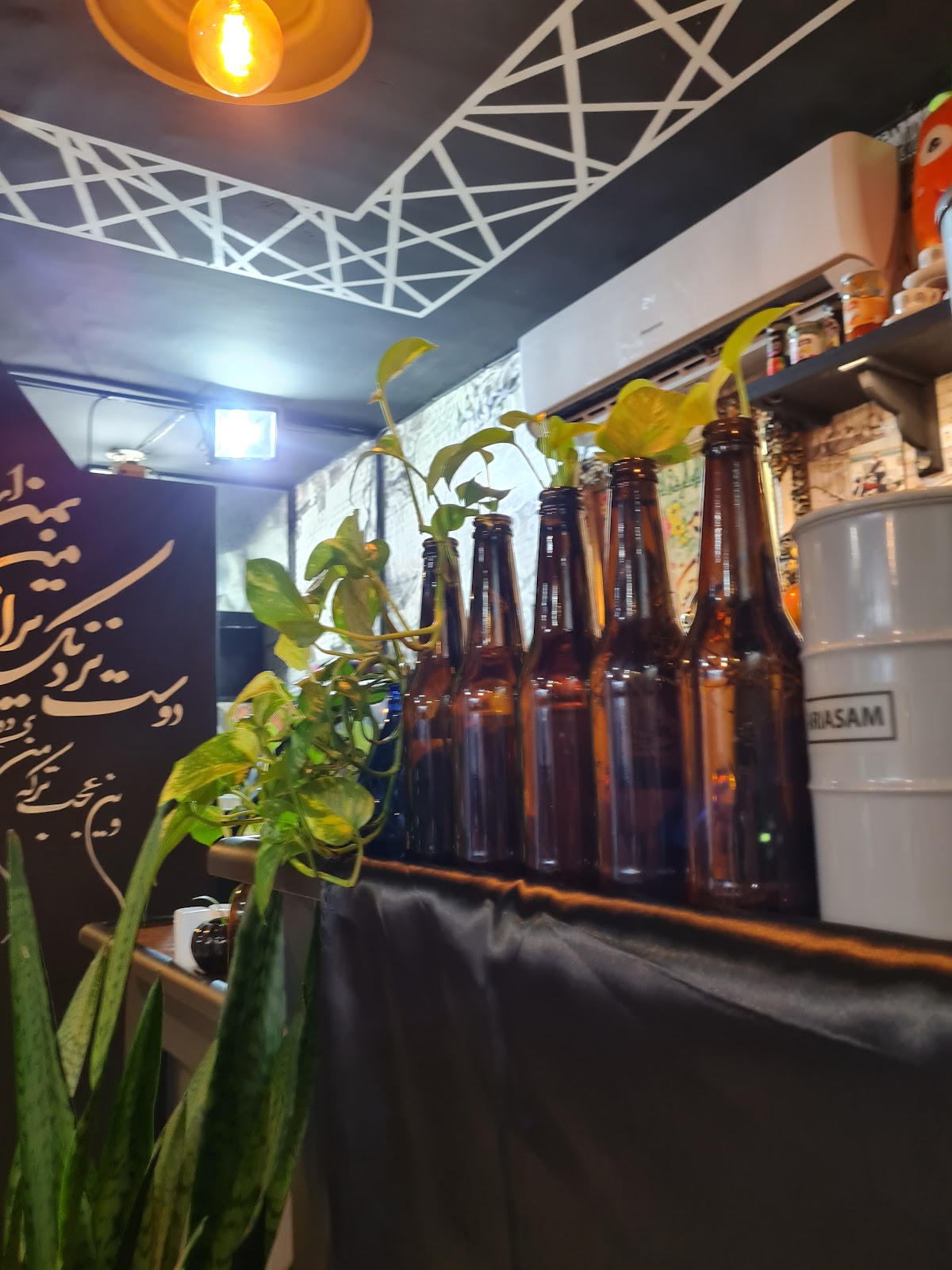 کافه نیایش، تصویر ۲