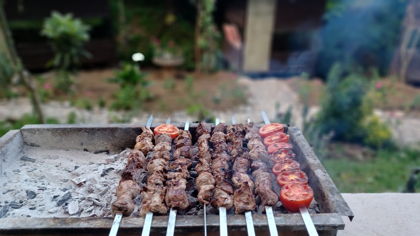 کافه باغ سنتی (باغ انار)، تصویر ۲