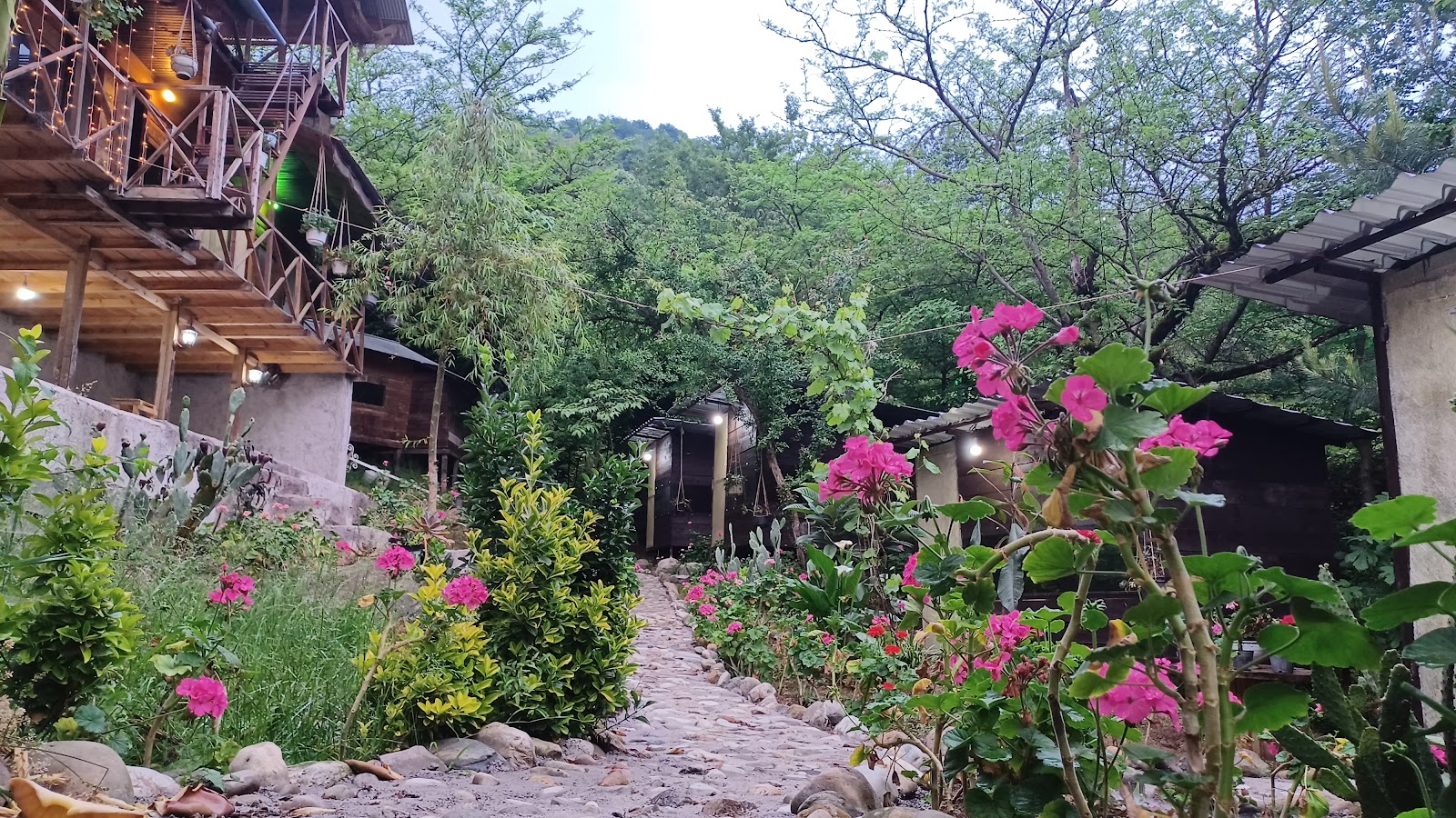 کافه باغ سنتی (باغ انار)، تصویر ۳