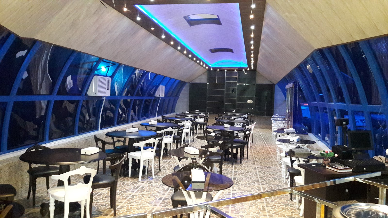 کافی شاپ جهانگیری، تصویر ۴