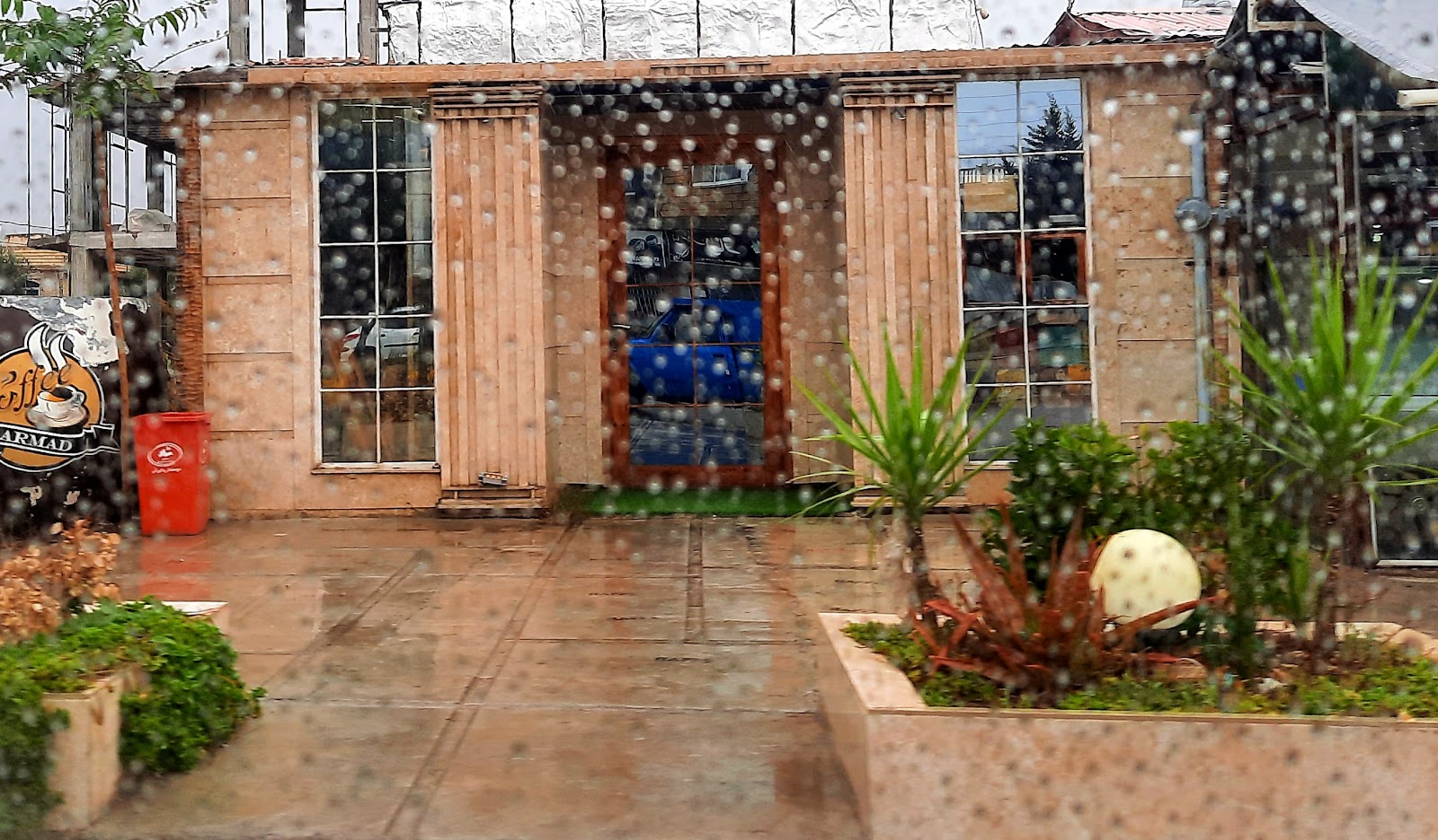 کافی شاپ آرمد، تصویر ۳