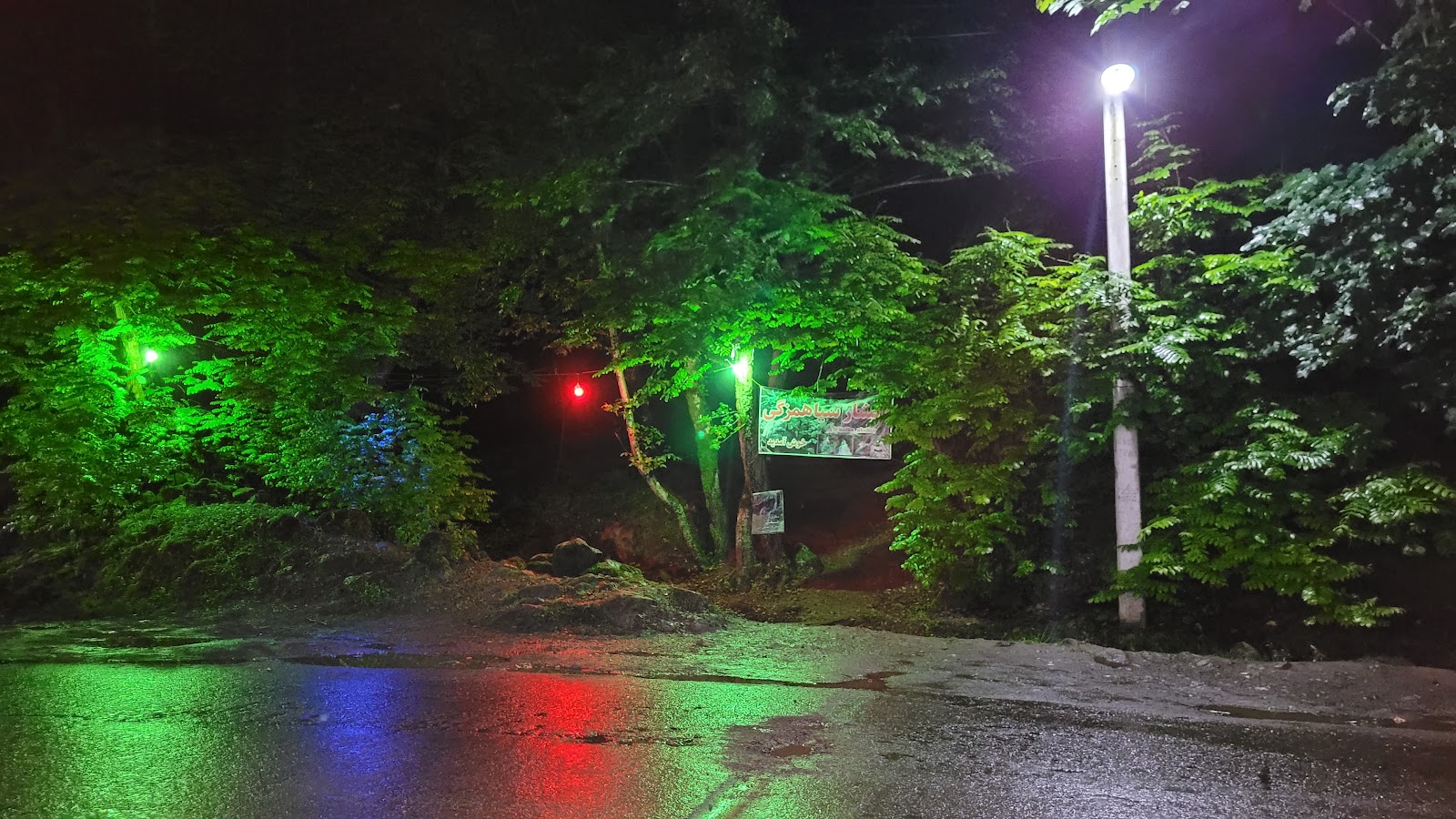 کافه رستوران سیاهمزگی، تصویر ۳