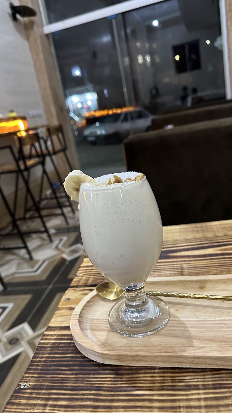 کافه مون، تصویر ۷