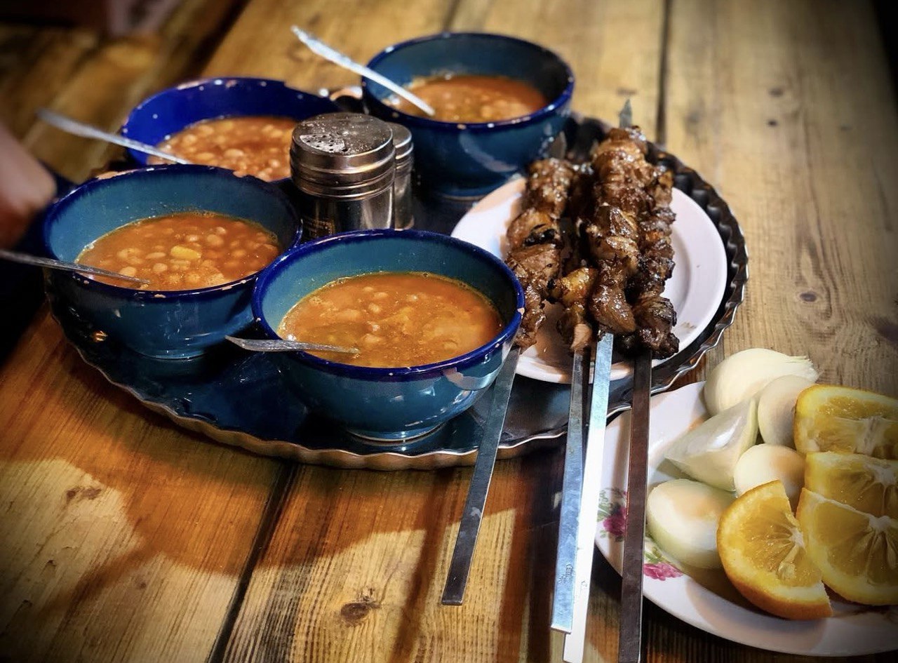 کافه رستوران عمو اکبر، تصویر ۳