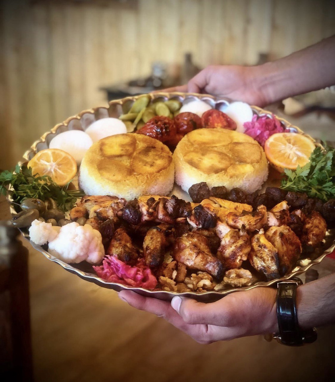 کافه رستوران عمو اکبر، تصویر ۴