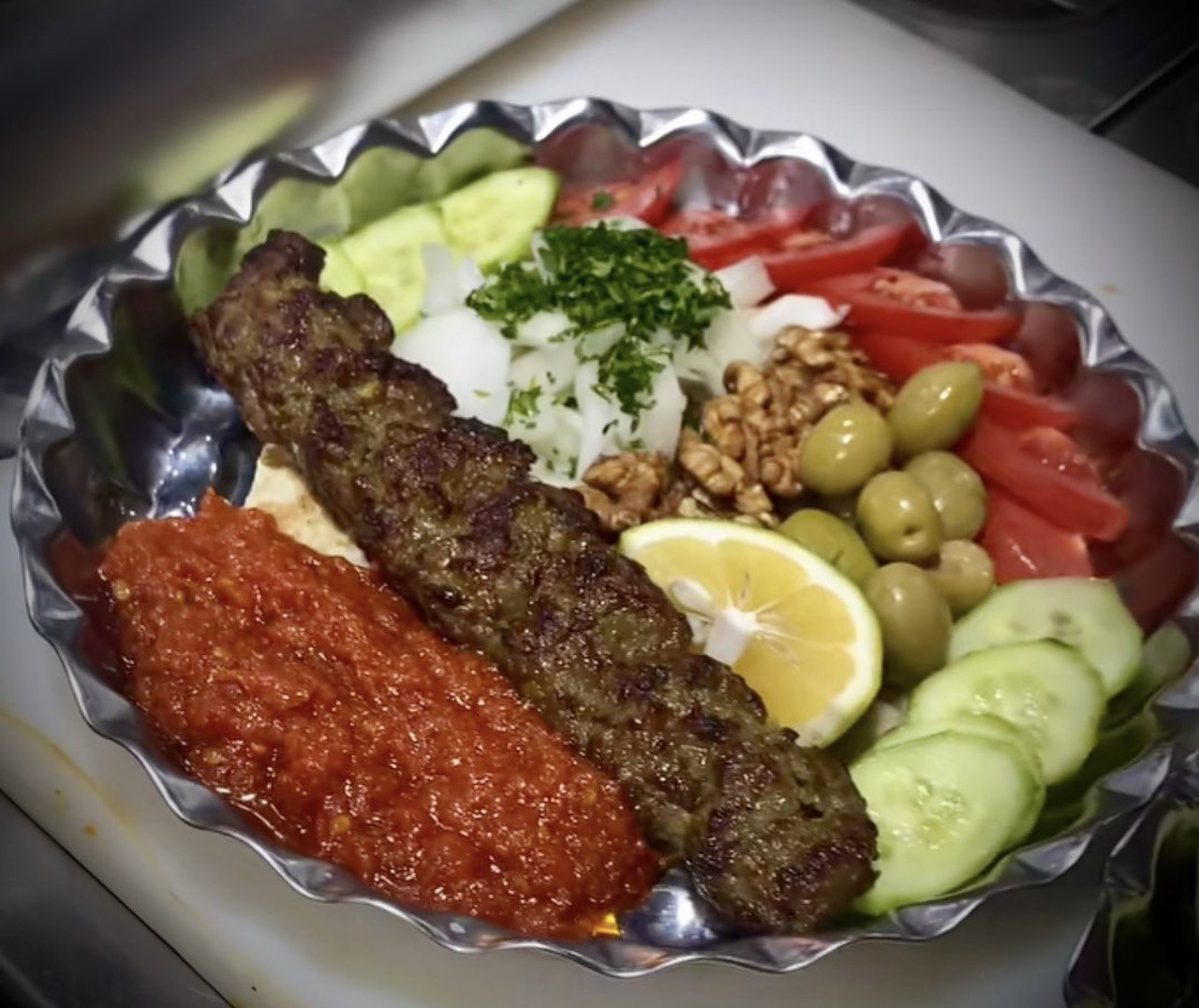 کافه رستوران عمو اکبر، تصویر ۵