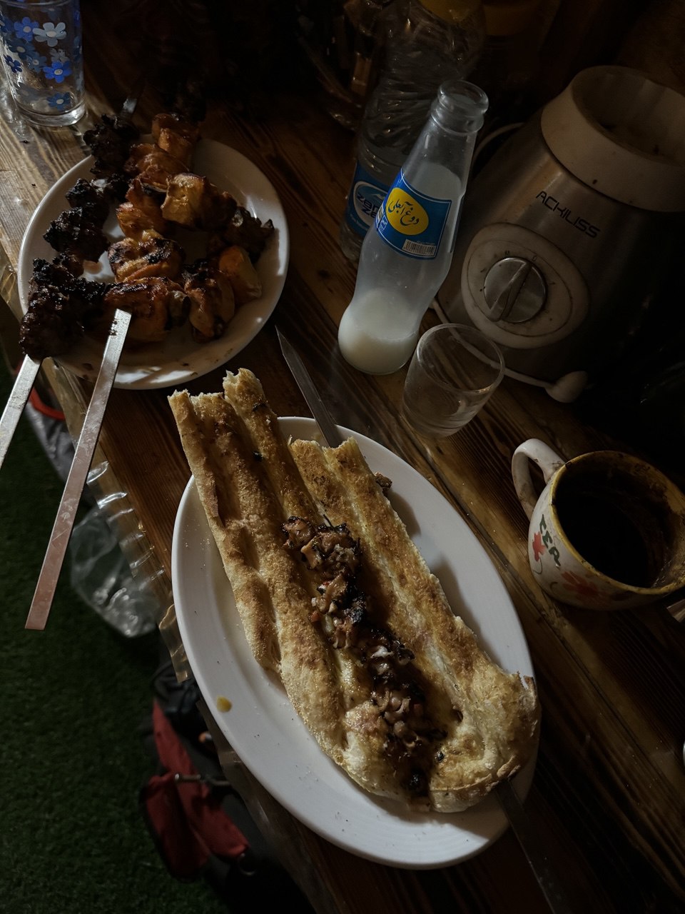 کافه رستوران عمو اکبر، تصویر ۶