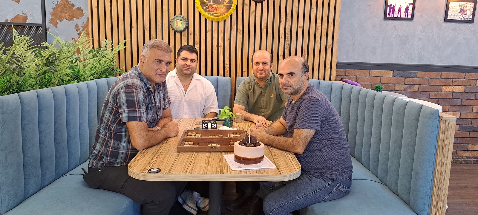 کافه تایمز، تصویر ۴