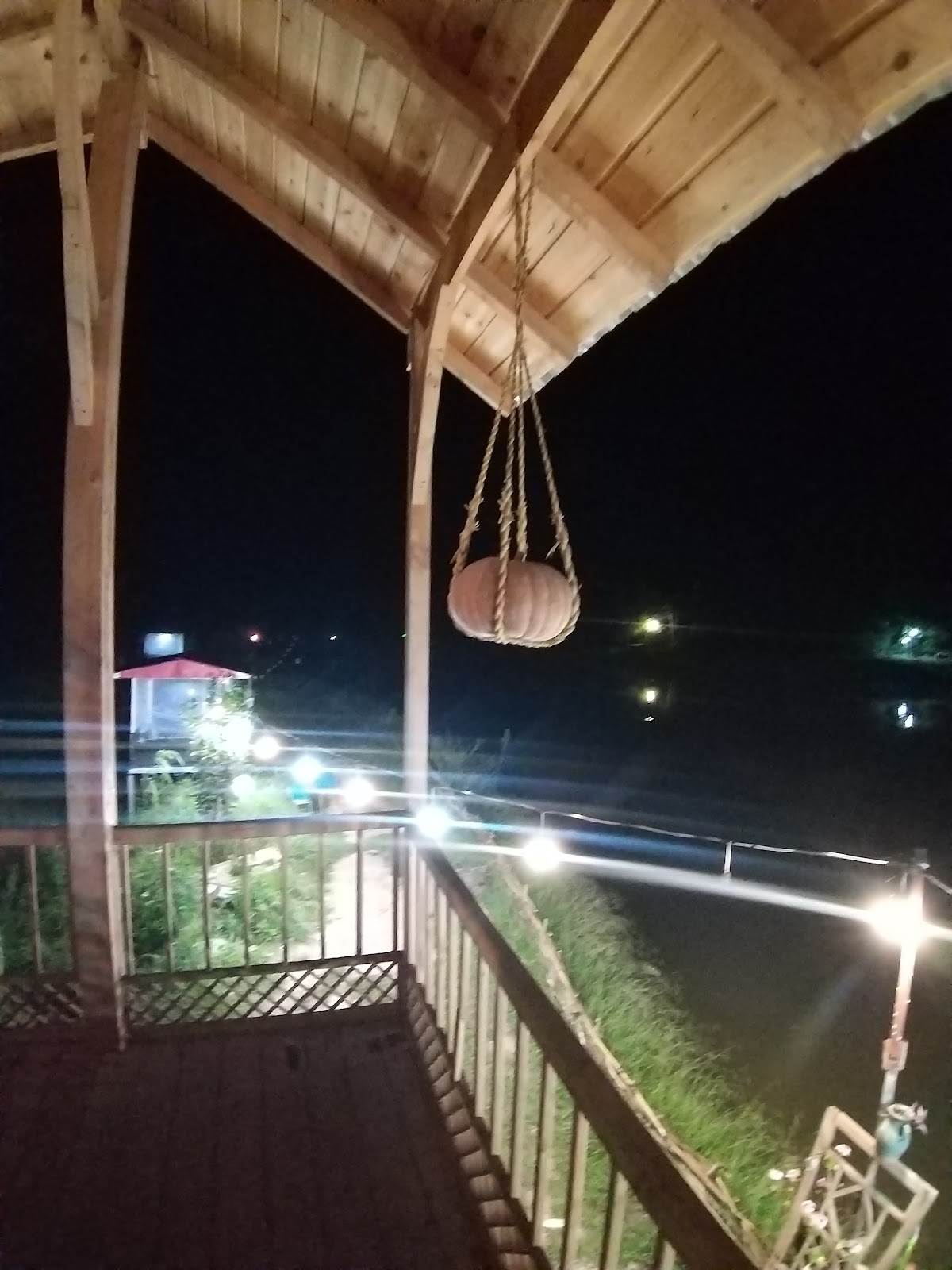 کافه مازو، تصویر ۲