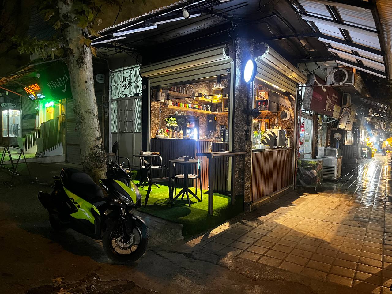 کافه گریسون Cafe Garrison، تصویر ۳