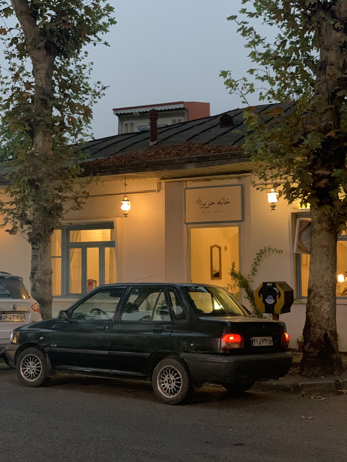 کافه حریر، تصویر ۳