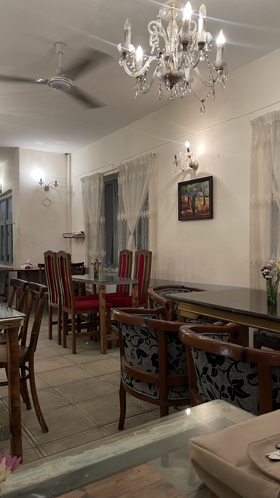 کافه حریر، تصویر ۴