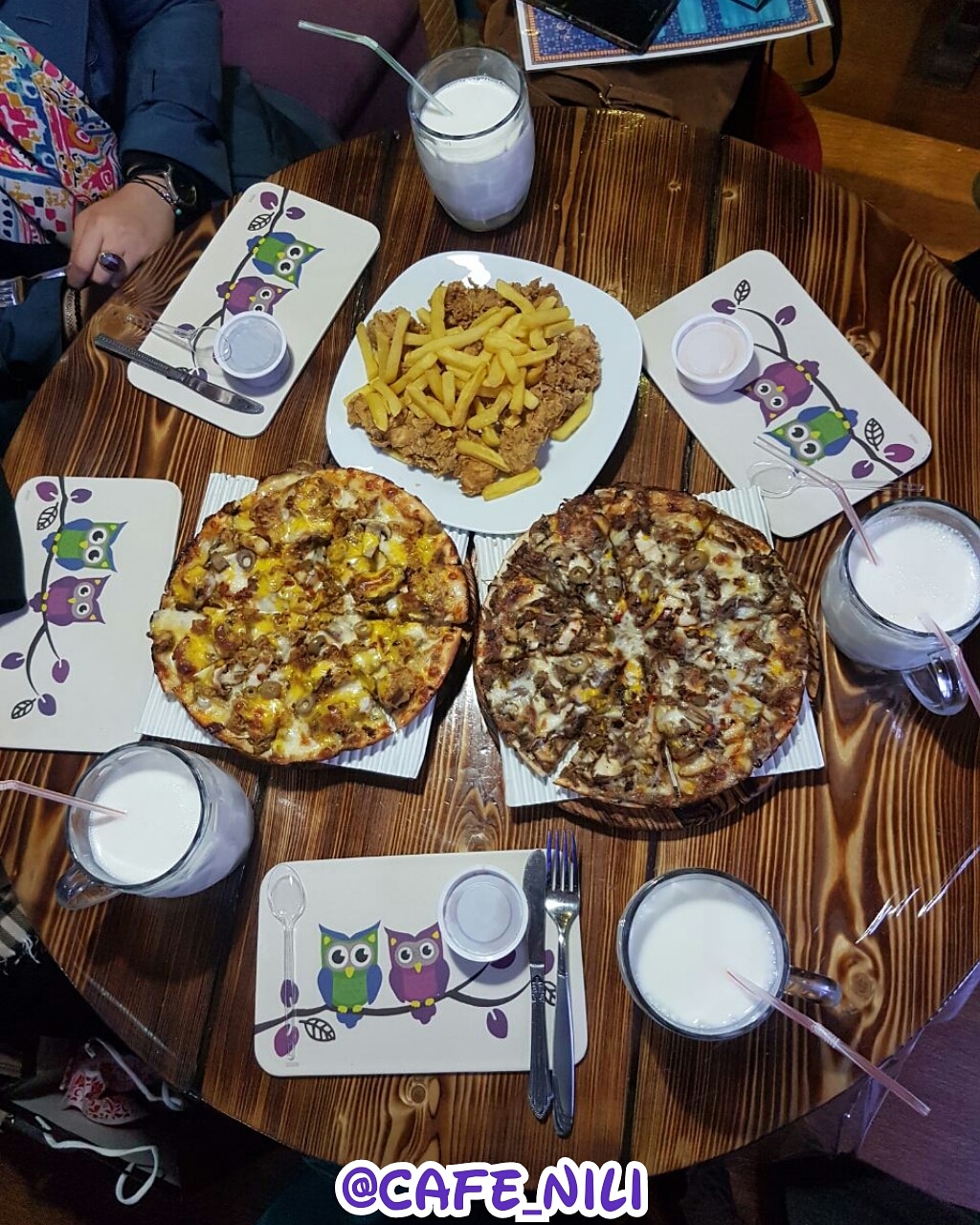 کافی شاپ نیلی، تصویر ۸