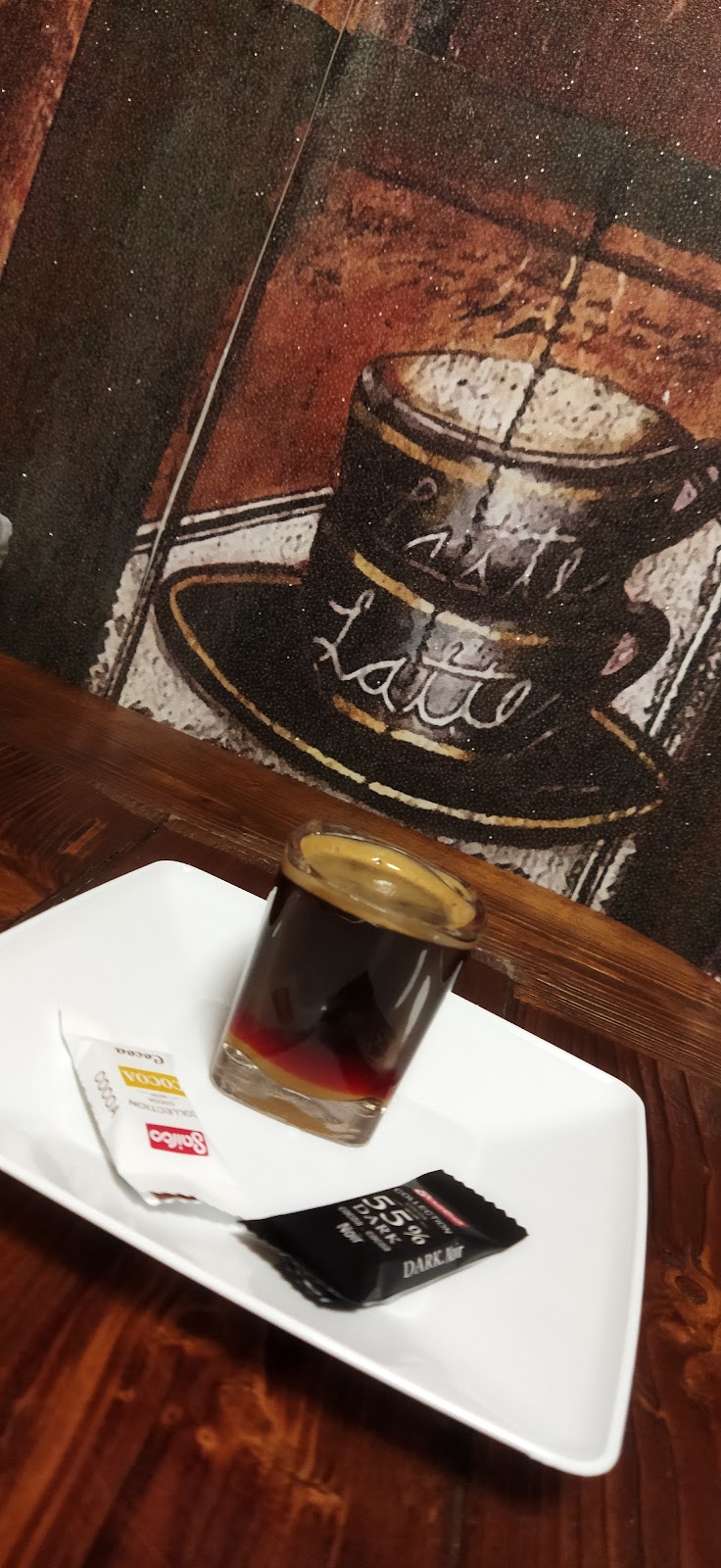 کافه پلاس، تصویر ۶