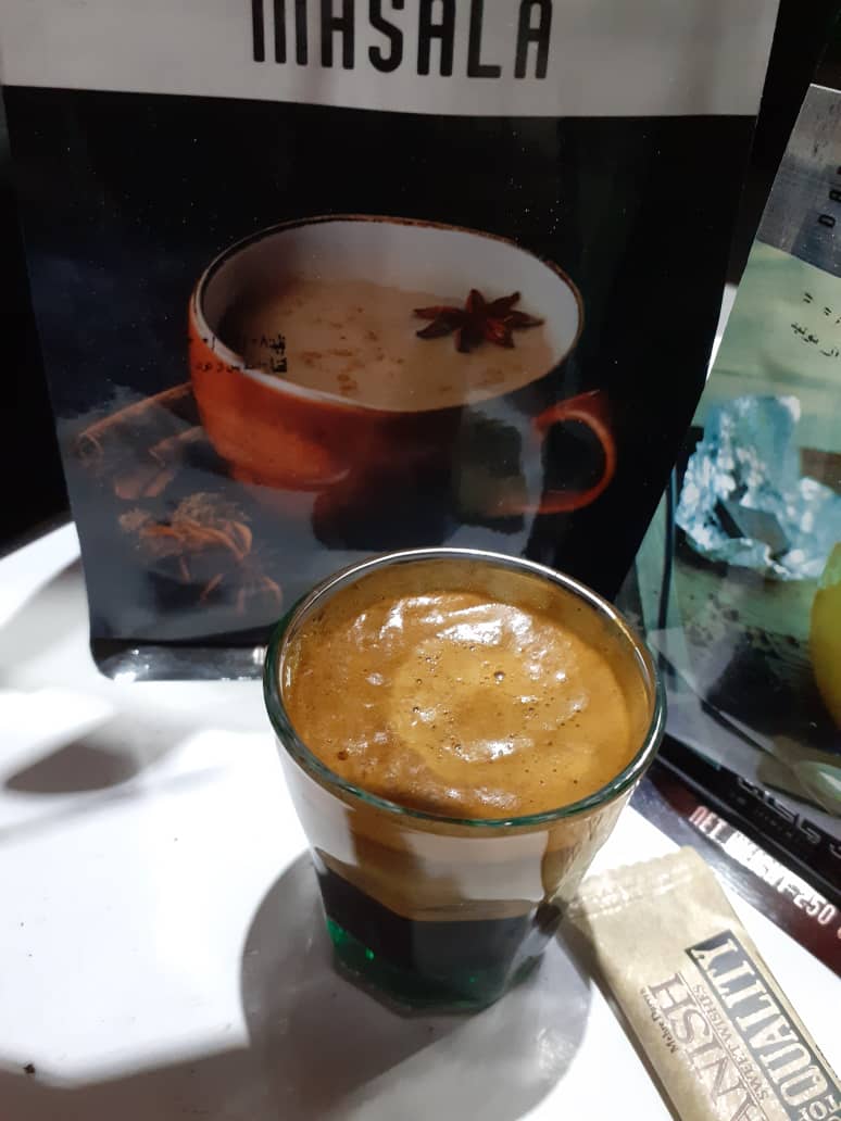 کافه پاریس، تصویر ۲