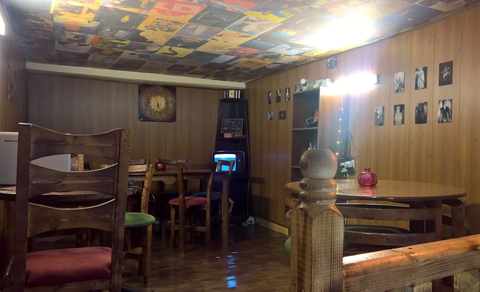 کافه انار، تصویر ۳