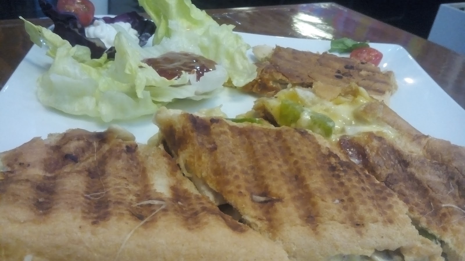 کافی شاپ روبرو، تصویر ۷