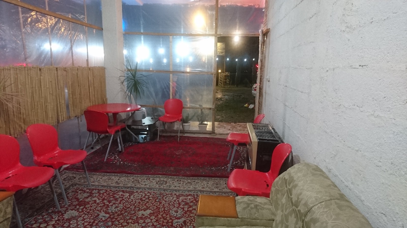کافه باغ نیک، تصویر ۲