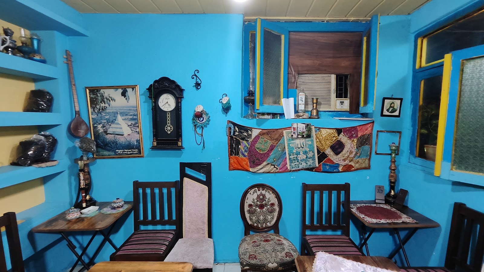 کافه عمو حسن، تصویر ۲