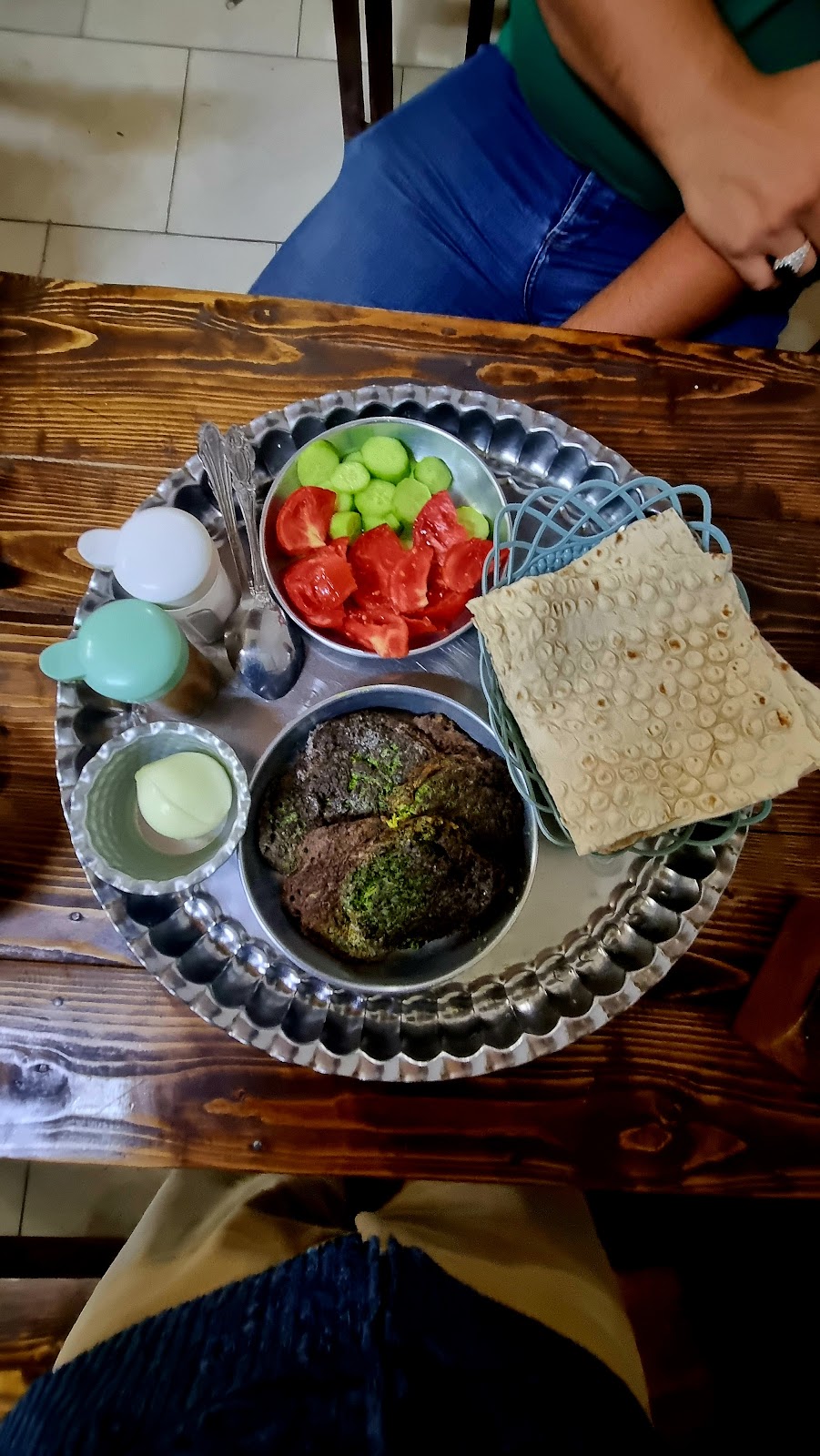 کافه رستوران لبخند لاهیجان، تصویر ۲