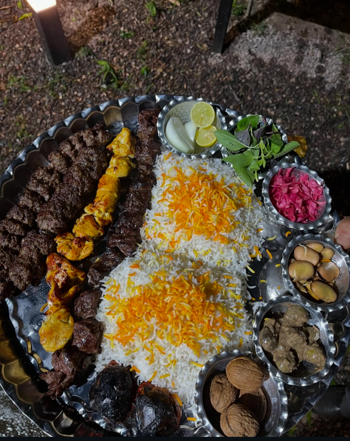 کافه باغ دلاور، تصویر ۲