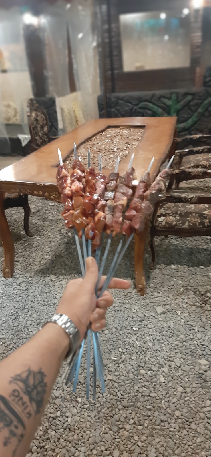 کافه کبابی کلبه چوبی، تصویر ۴